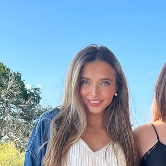 Meet your Posher, Sophia - Picture 1 of 1